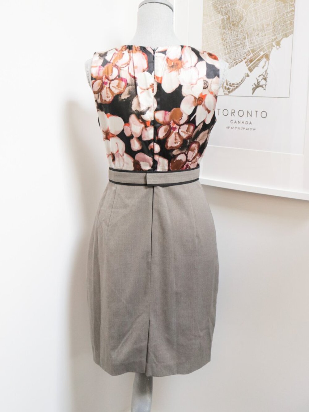 T by TAHARI Sleeveless Sheath Dress Dark Floral & Warm Grey Tweed Size S, Office - Picture 3 of 10